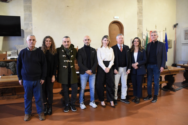 Il 2025 un anno di crescita e trasformazione della citt�, che si � fatta conoscere in Italia e nel mondo con i suoi tesori culturali e i suoi eventi. Grazie a un bilancio sano e solido, l�azione amministrativa � stata rivolta alle famiglie e alle persone fragili, con il mantenimento di tutti i servizi, senza chiedere un euro in pi� ai tifernati
