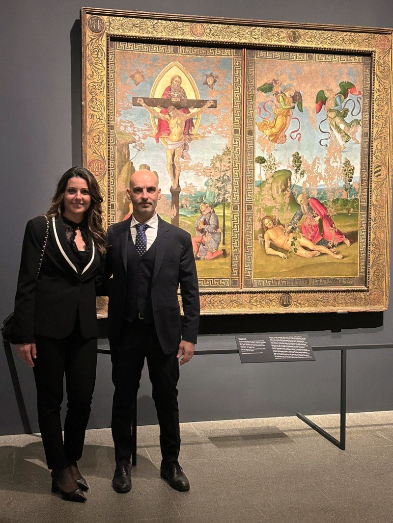 Citt� di Castello e l�Umbria in vetrina a New York con lo Stendardo Processionale della Santissima Trinit� nella mostra �Raphael: Sublime Poetry� al Metropolitan Museum. Secondi e Botteghi: �Una mostra straordinaria che scrive la storia dell�arte e Citt� di Castello c��