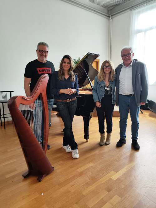 Tutti i numeri della Scuola comunale di musica Puccini: l�esercito dei 250 allievi. �Un anno di crescita e consolidamento� per l�assessore alla Cultura Botteghi e il direttore Battistelli. I saggi di fine corso inizieranno il 15 maggio