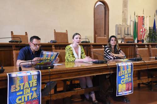 Cento eventi per tutti e da vivere ovunque: presentato stamattina il cartellone 2026 di �Estate in citt��. Stasera il concerto della Filarmonica Puccini in piazza del Marchese Paolo. Gioved� 11 giugno �La Notte dello Sport� in centro storico
