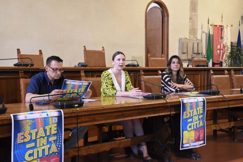 Cento eventi per tutti e da vivere ovunque: presentato stamattina il cartellone 2026 di �Estate in citt��. Stasera il concerto della Filarmonica Puccini in piazza del Marchese Paolo. Gioved� 11 giugno �La Notte dello Sport� in centro storico
